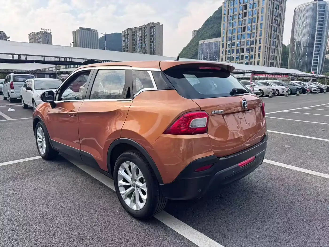 Фото 7 - Zhonghua V3