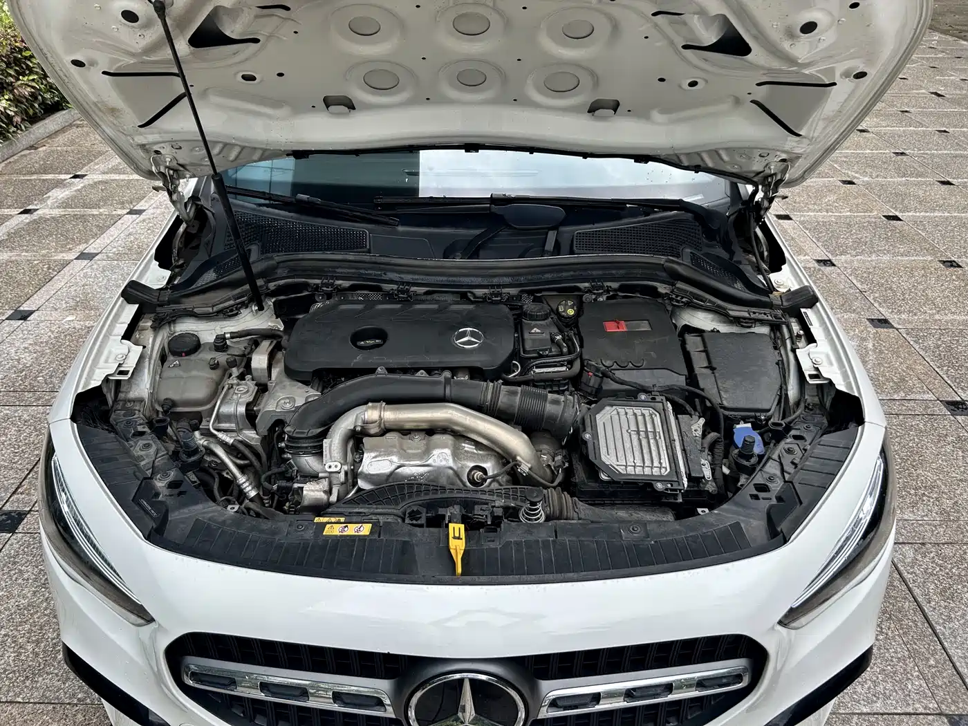 MERCEDES-BENZ GLA