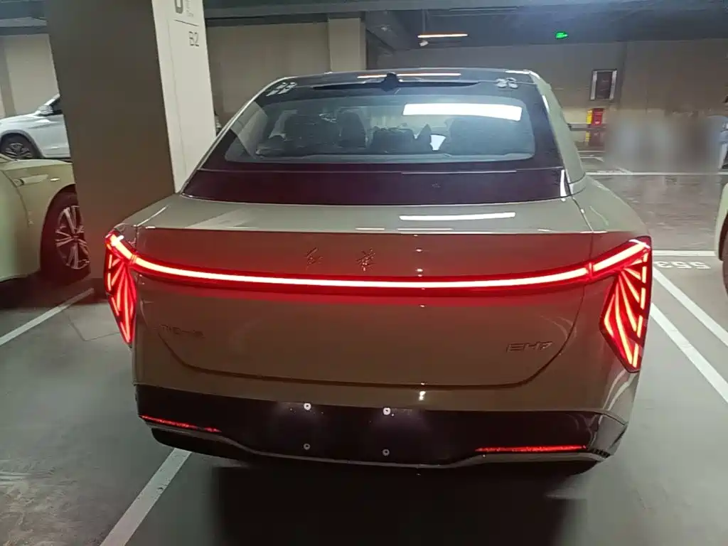 Hongqi EH7 2026 2025 690 Smart Selection Edition