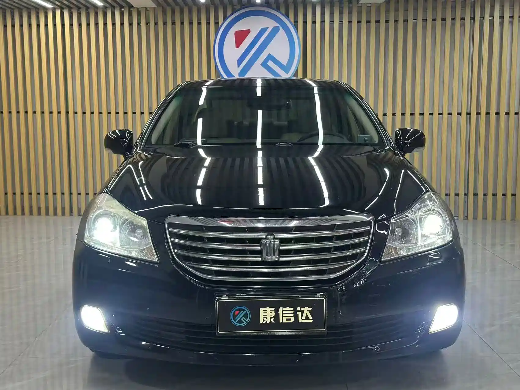 صورة 2 - Toyota Crown
