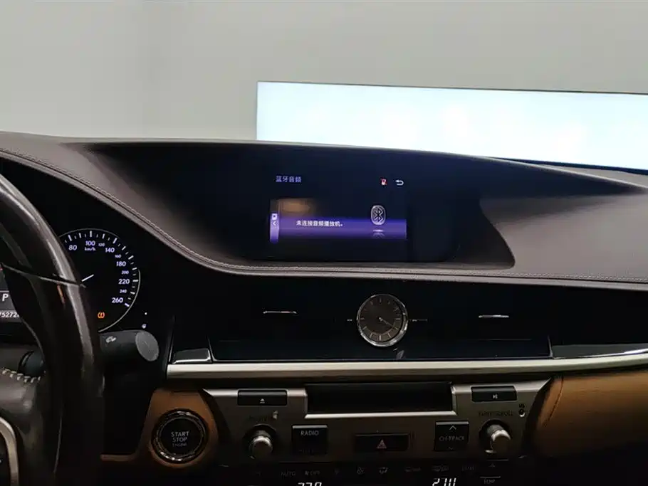 Lexus ES 2015 200 Elite Edition фото 13