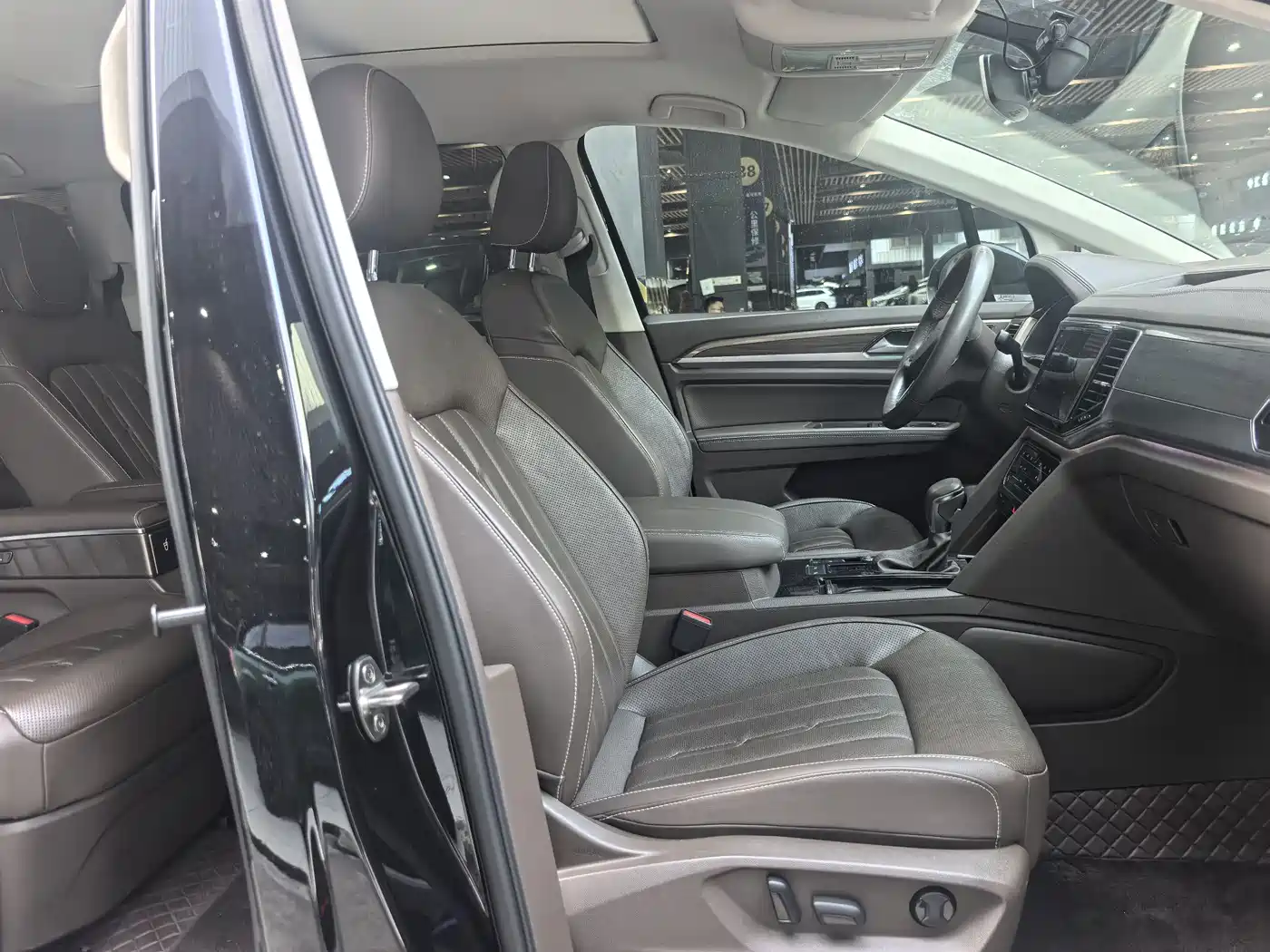 Volkswagen Viloran 2020 330TSI Luxury Edition фото 10