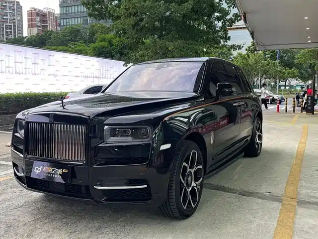 Rolls-Royce Cullinan 4 места