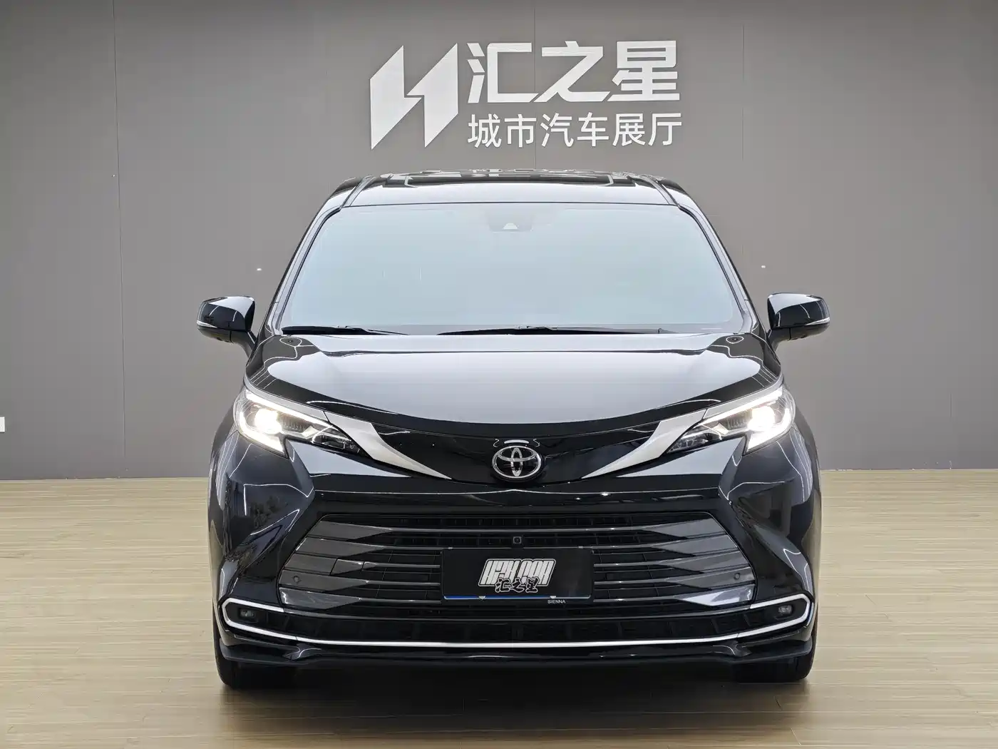Toyota Sienna 2024 2.5L Hybrid Premium Edition фото 4