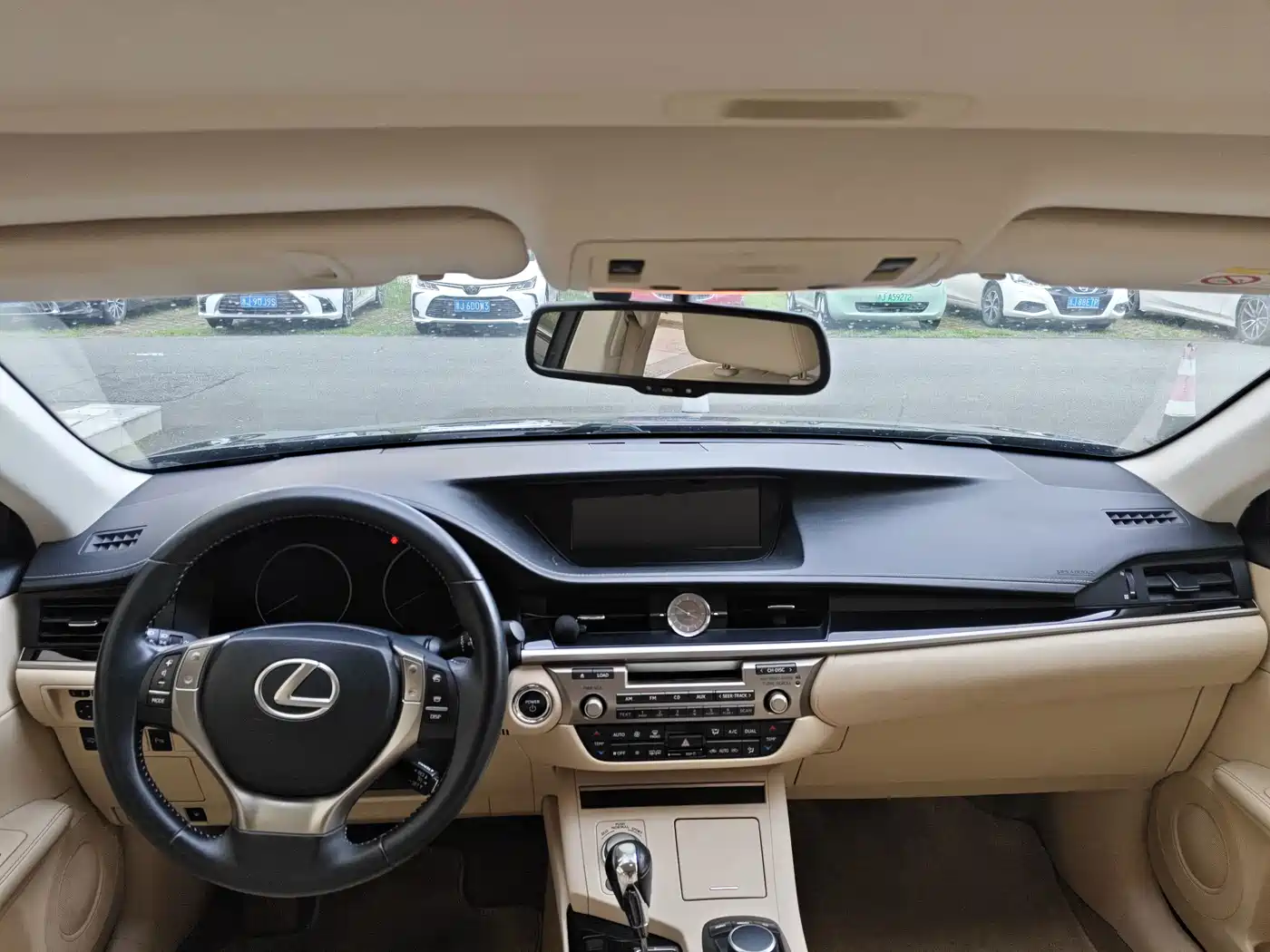 Photo 5 - Lexus ES