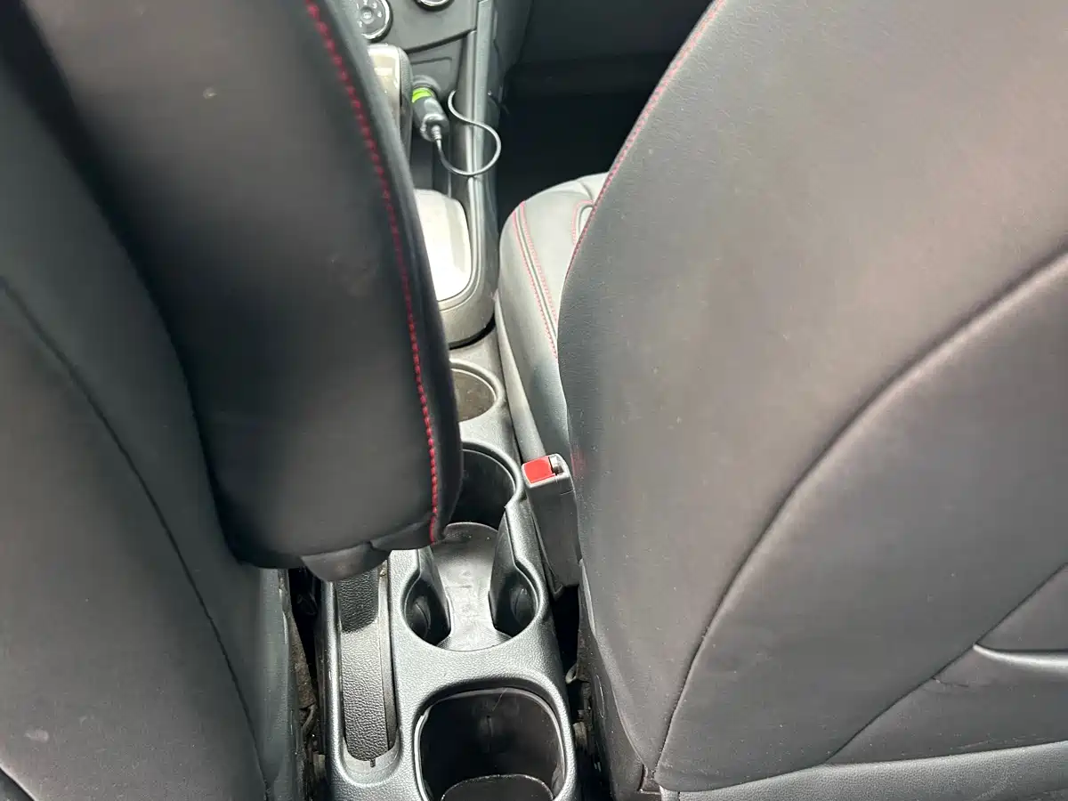 Chevrolet Trax 2016 1.4T Automatic 2WD Comfort Sunroof Edition фото 16