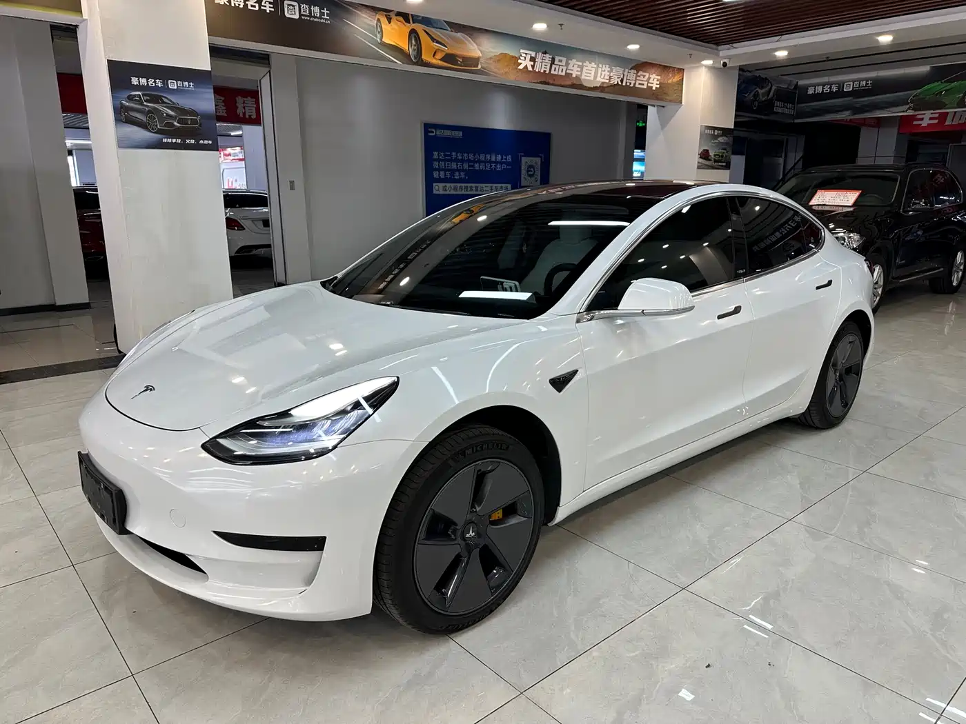 TESLA MODEL 3