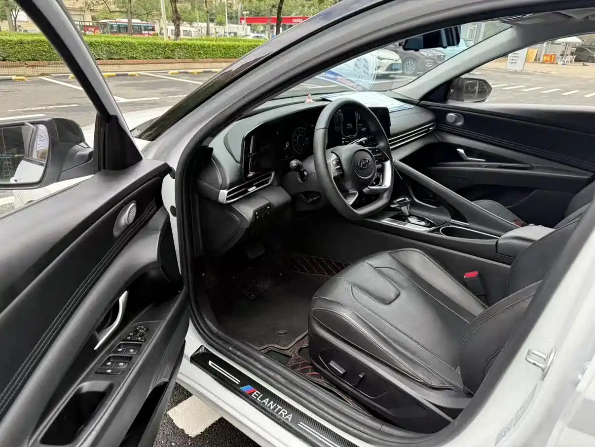 Hyundai Elantra 2022 1.5L CVT GLX Elite Edition фото 8