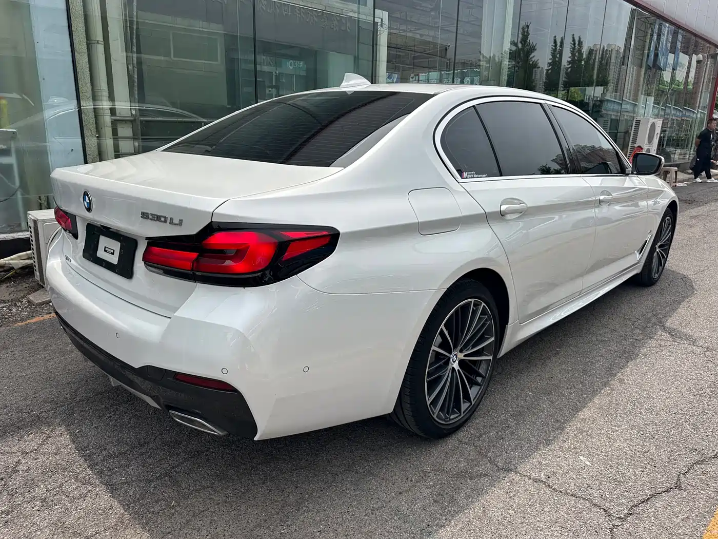 BMW 5 Series 2023 530Li Leading M Sport Package фото 11