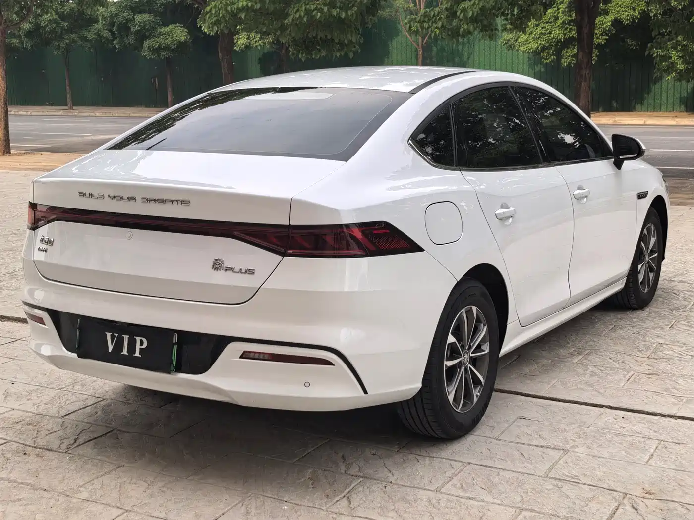 BYD Qin PLUS 2024 Glory Edition DM-i 55KM Leading фото 9