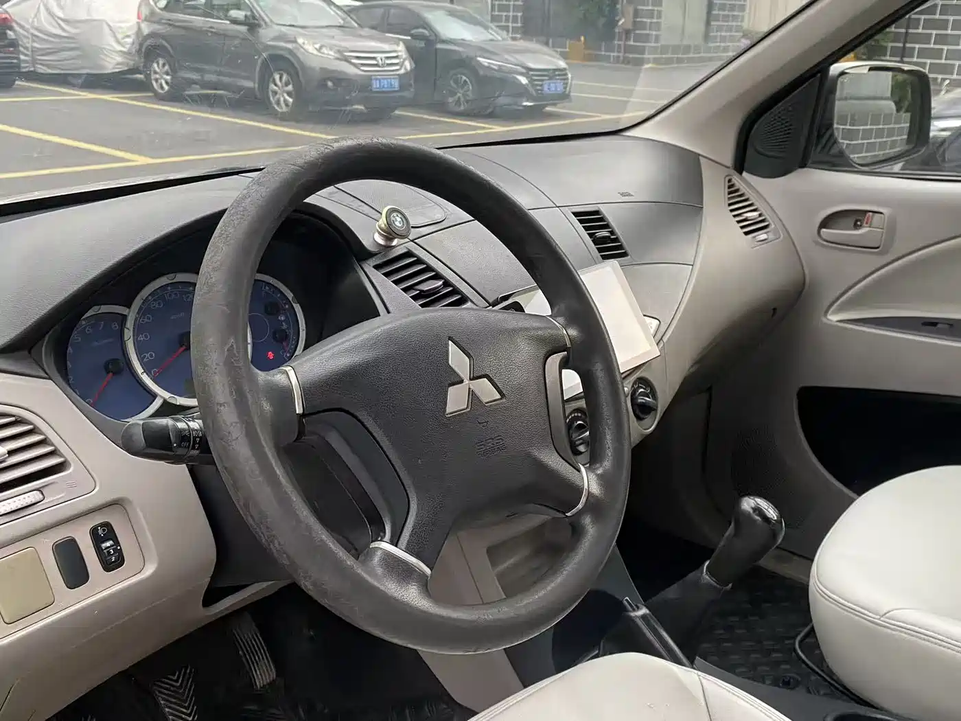 Mitsubishi Zinger 2011 2.0L Manual Luxury фото 11