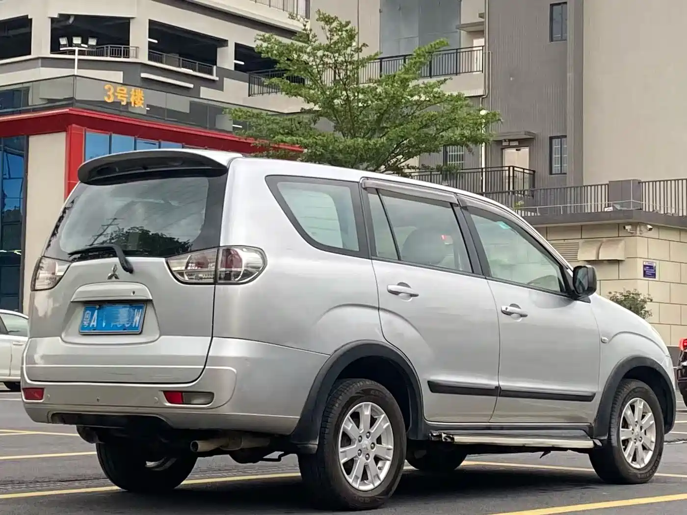 Mitsubishi Zinger 2011 2.0L Manual Luxury фото 6