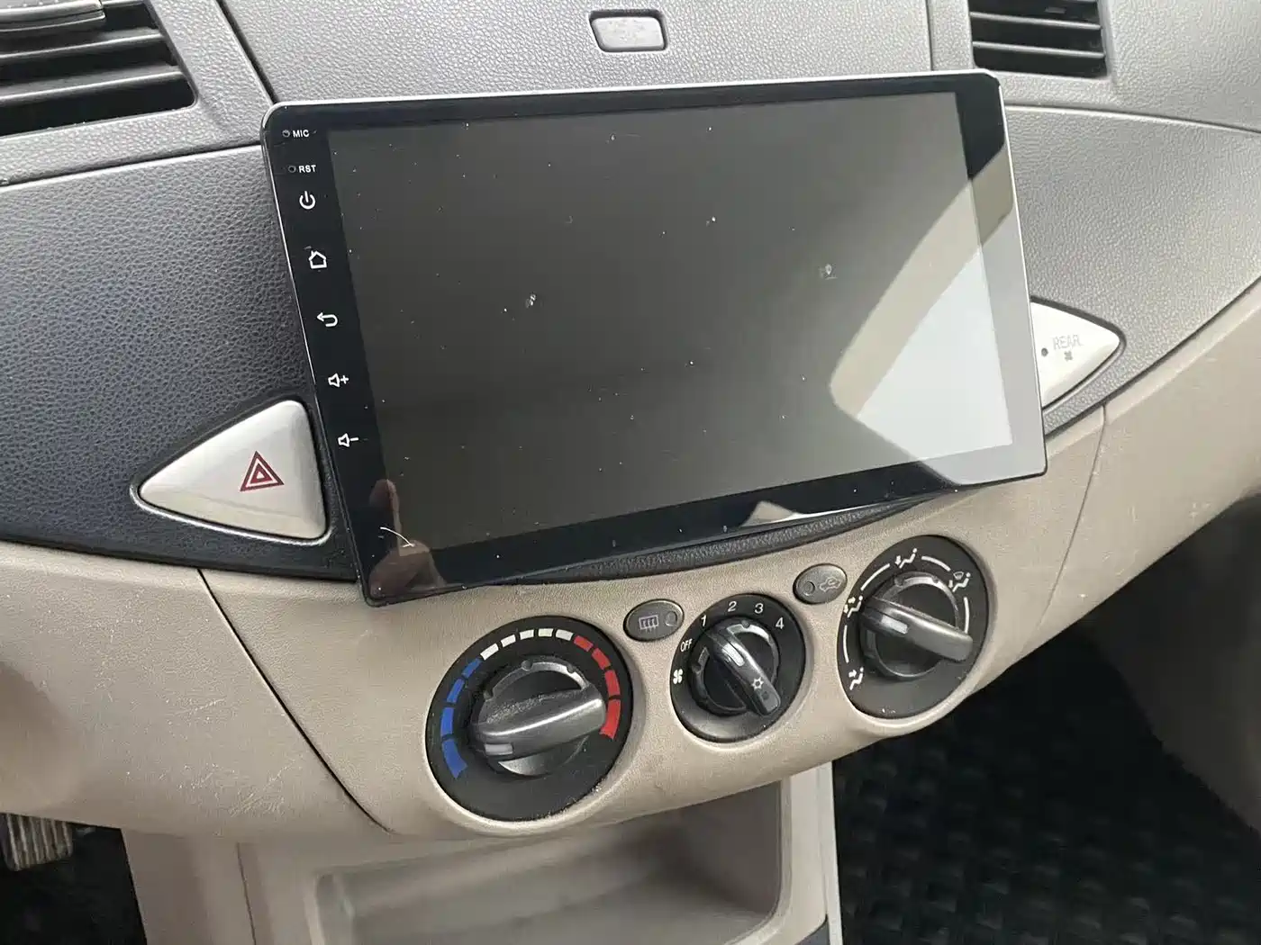 Mitsubishi Zinger 2011 2.0L Manual Luxury фото 23