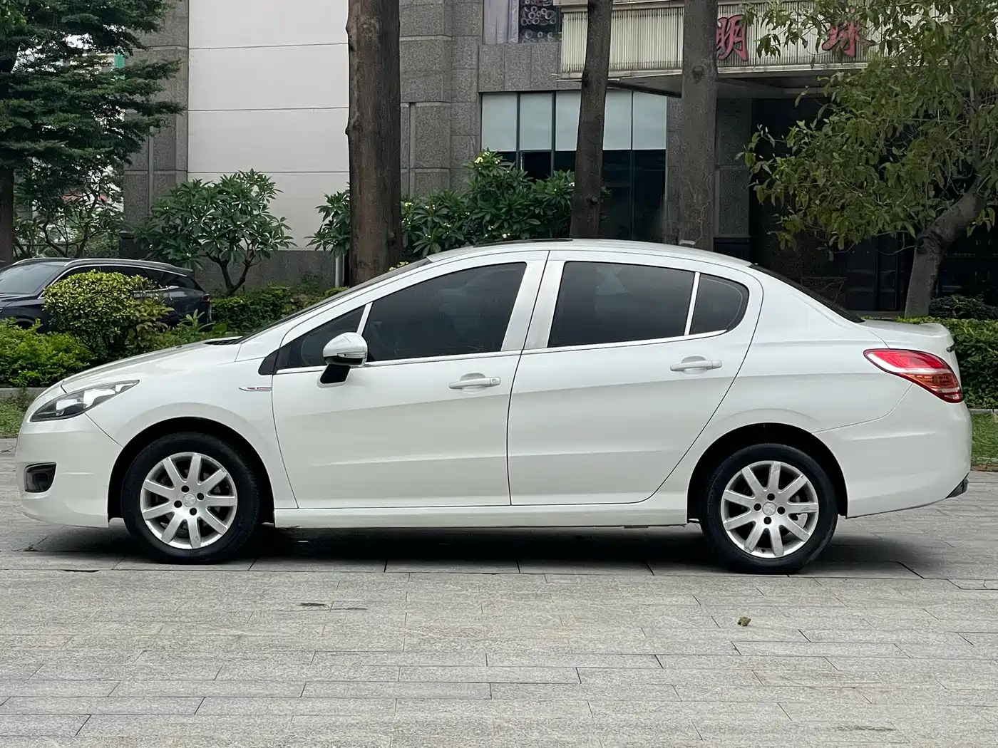 Peugeot 308 2013 Model 1.6L Automatic Trend Style фото 4