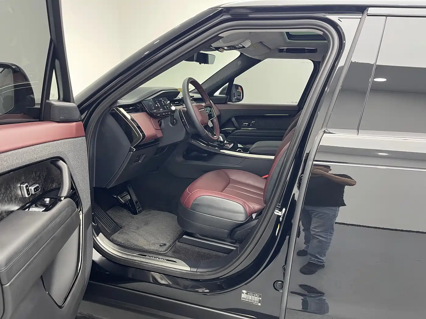 Land Rover Range Rover Sport 2024 400PS Exemplary Edition фото 17