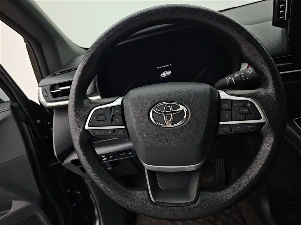 Toyota Granvia 2024 2.5L Hybrid Luxury фото 9
