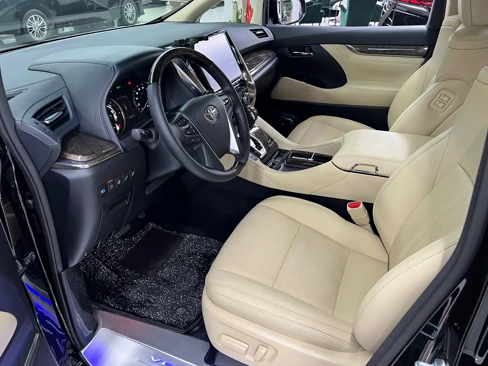 Фото 22 - Toyota Vellfire