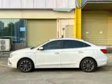 Фото 11 - Roewe i5