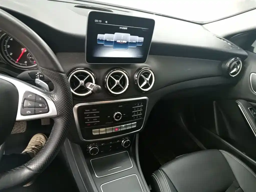 Mercedes-Benz GLA 2019 GLA 200 Dynamic фото 13