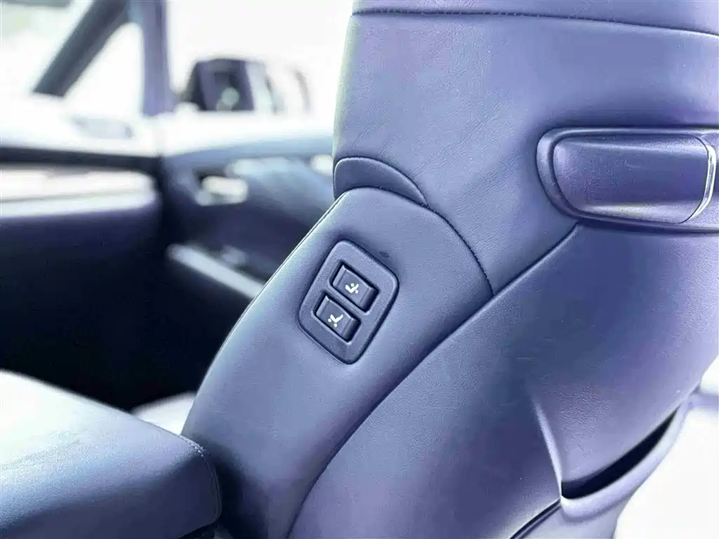 Toyota Alphard 2021 Hybrid 2.5L Ultimate фото 17