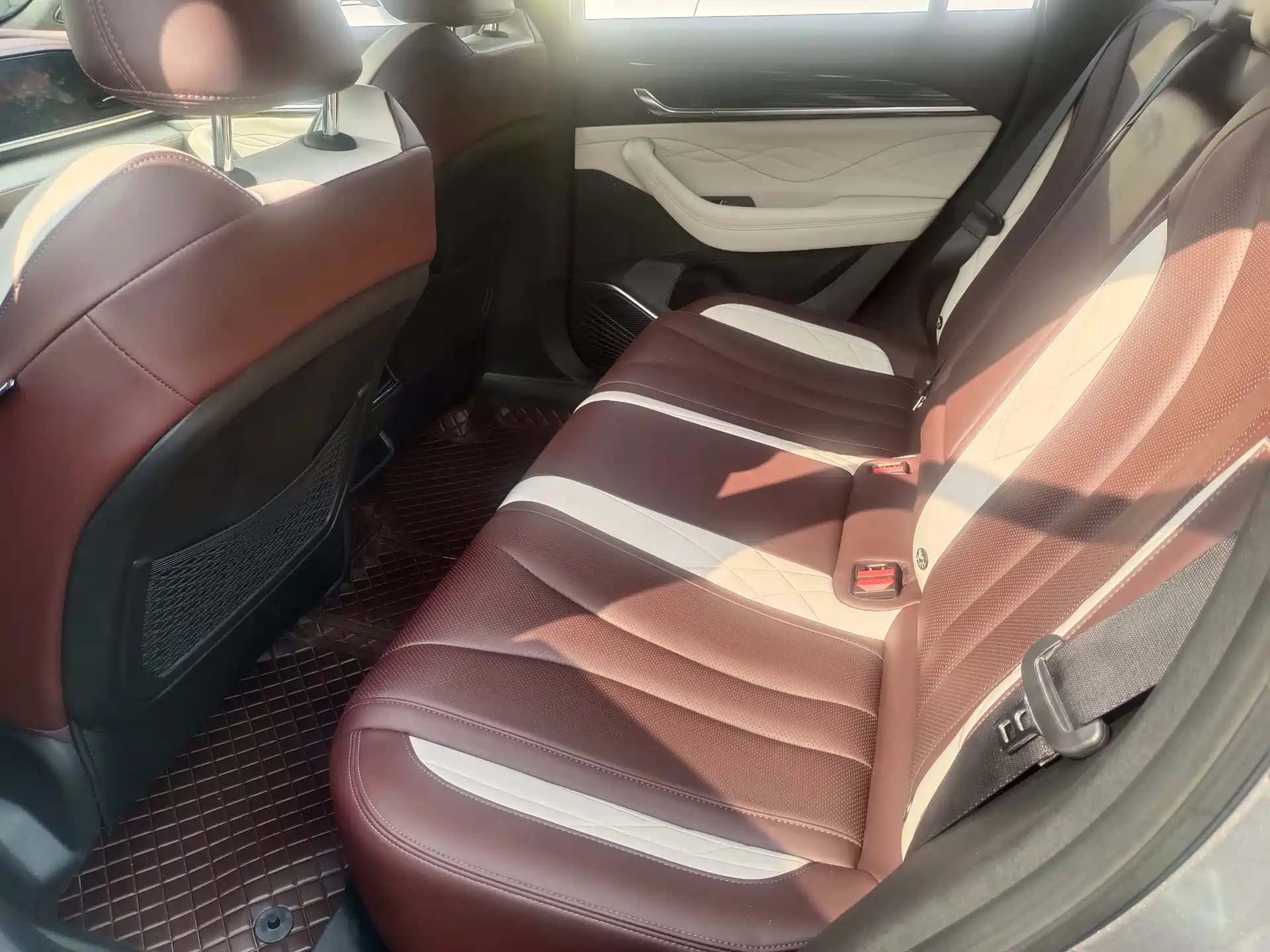 Фото 4 - Geely Monjaro