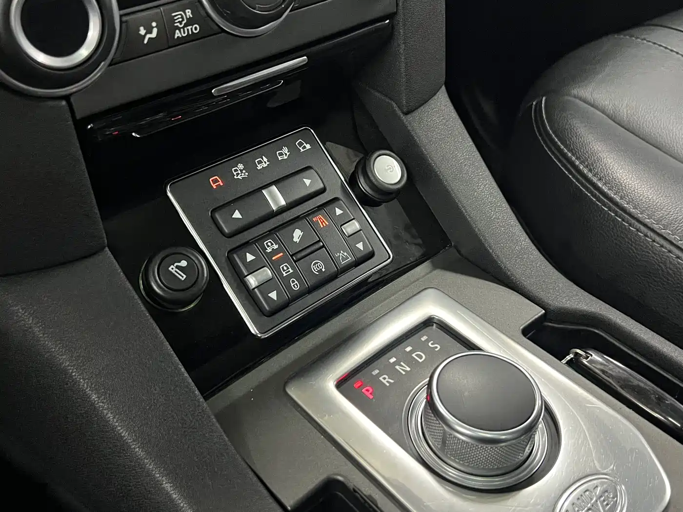 Land Rover Discovery 2014 3.0 SC V6 HSE фото 14