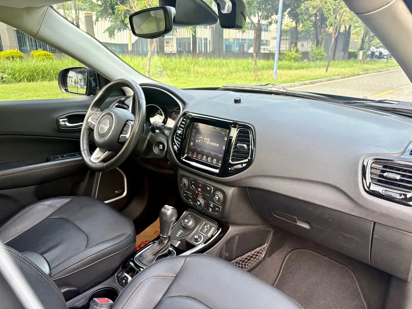 Photo 12 - Jeep Compass