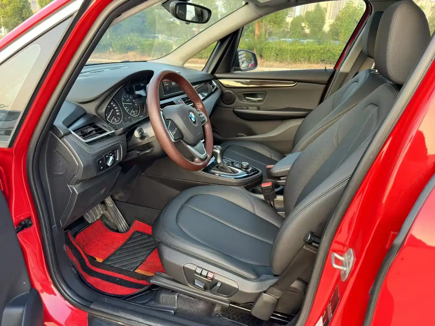 BMW 2 Series Touring 2016 218i Sport Design Package фото 6