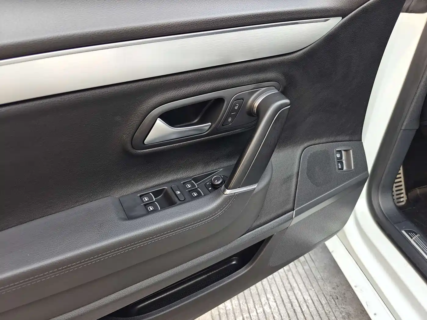Volkswagen FAW-Volkswagen CC 2016 Model 1.8TSI Luxury фото 4