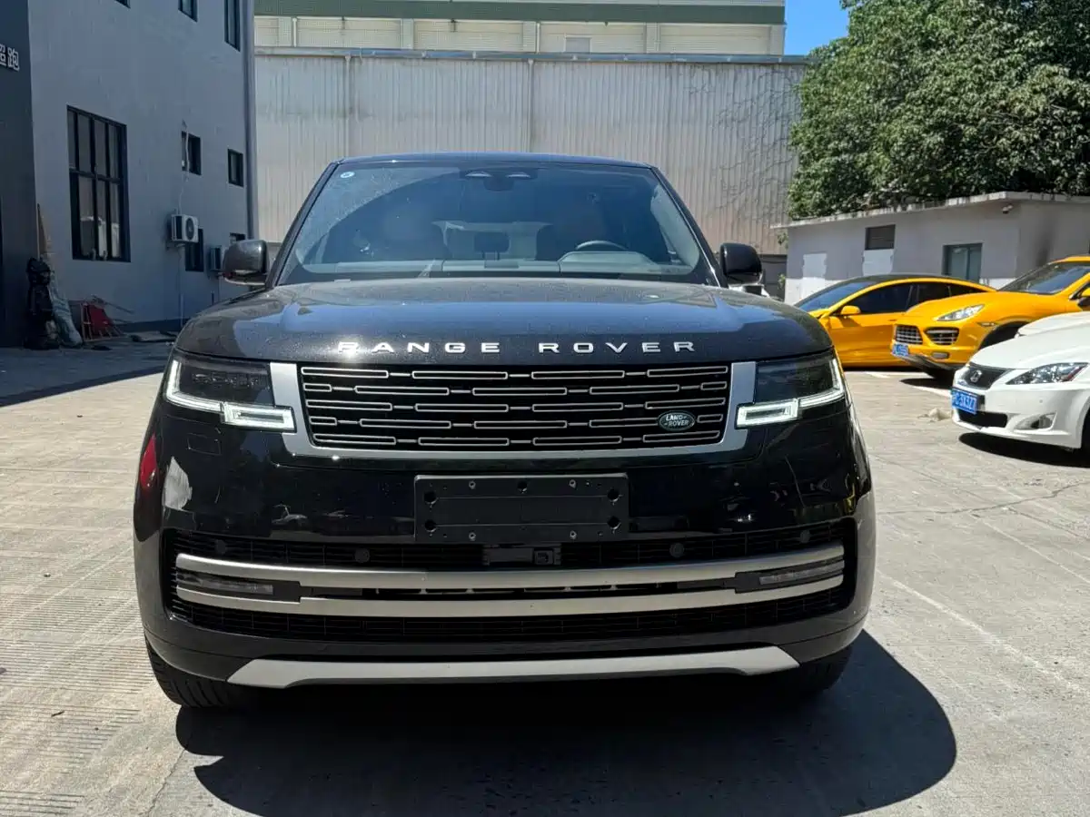 Land Rover Range Rover 2025 3.0 L6 360PS Golden Age Edition фото 2
