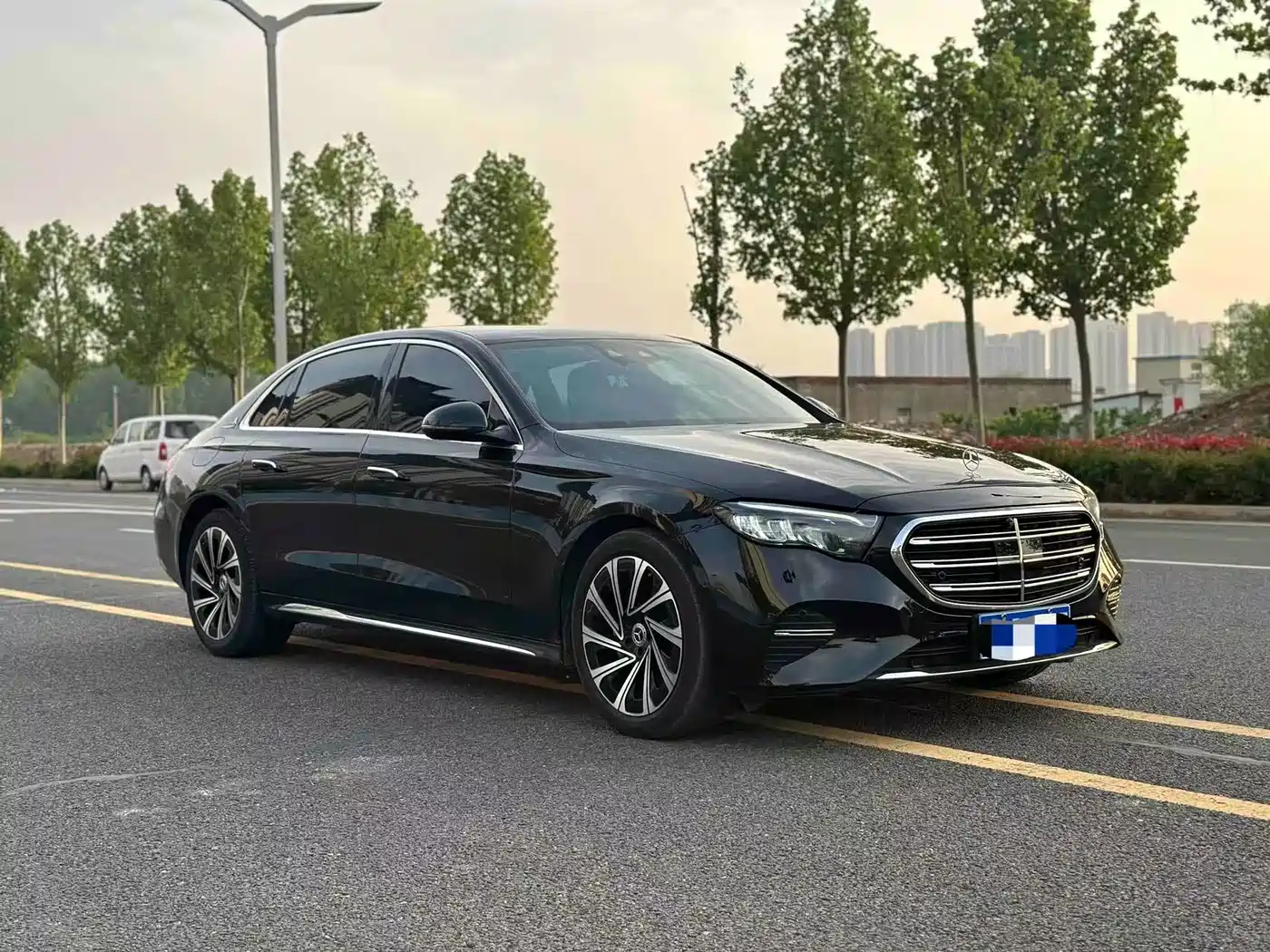 Mercedes-Benz E-Class 2024 Model E 300 L Luxury фото 2