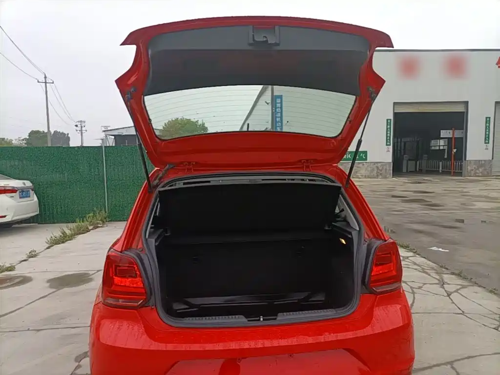 Volkswagen Polo 2016 1.4L Automatic Trend фото 19