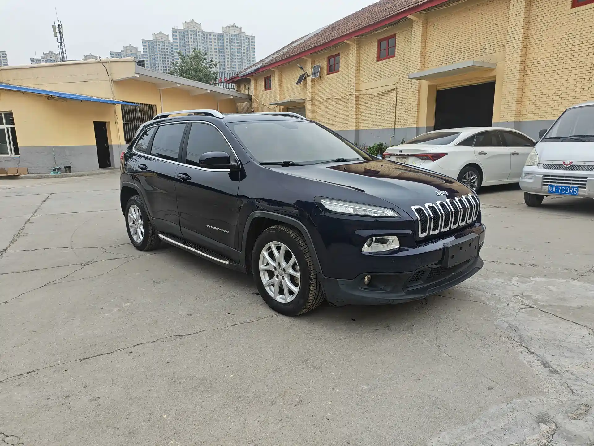 Фото 3 - Jeep Cherokee