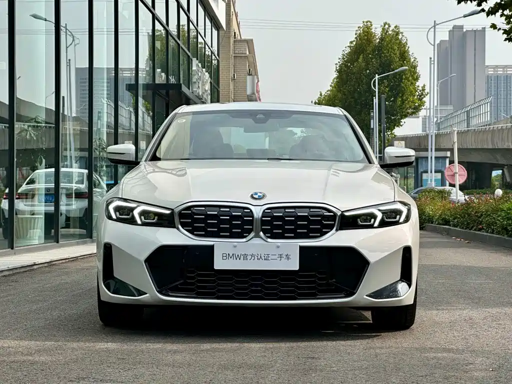 Photo 2 - BMW 3 Series