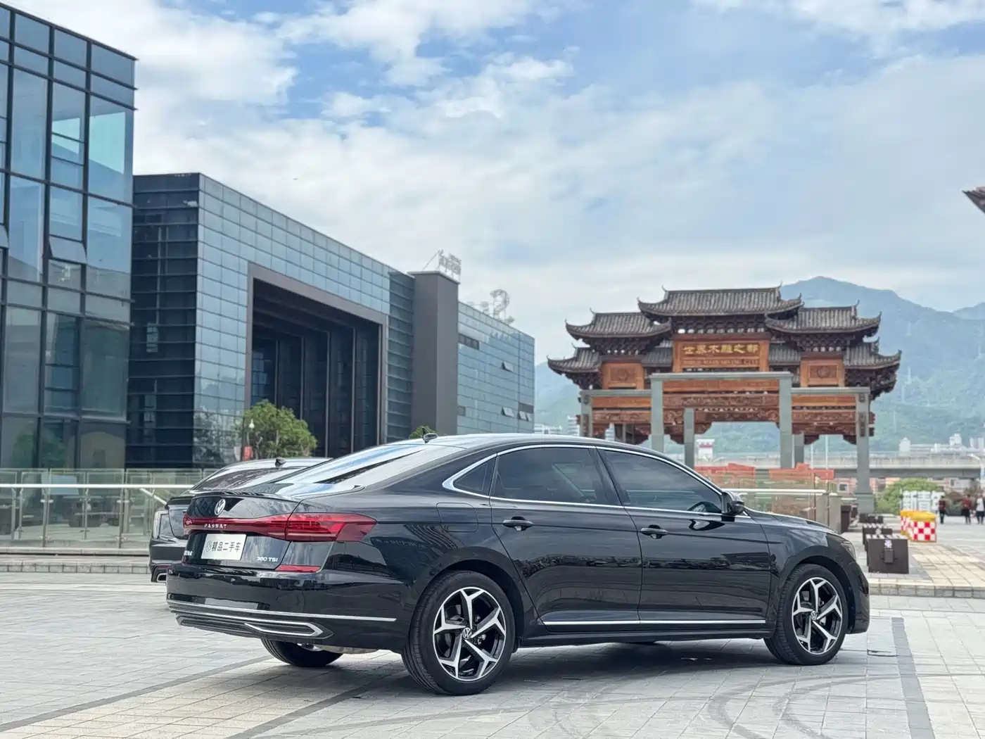 Volkswagen Passat 2024 380TSI Starlight Dragon Glory Edition фото 9