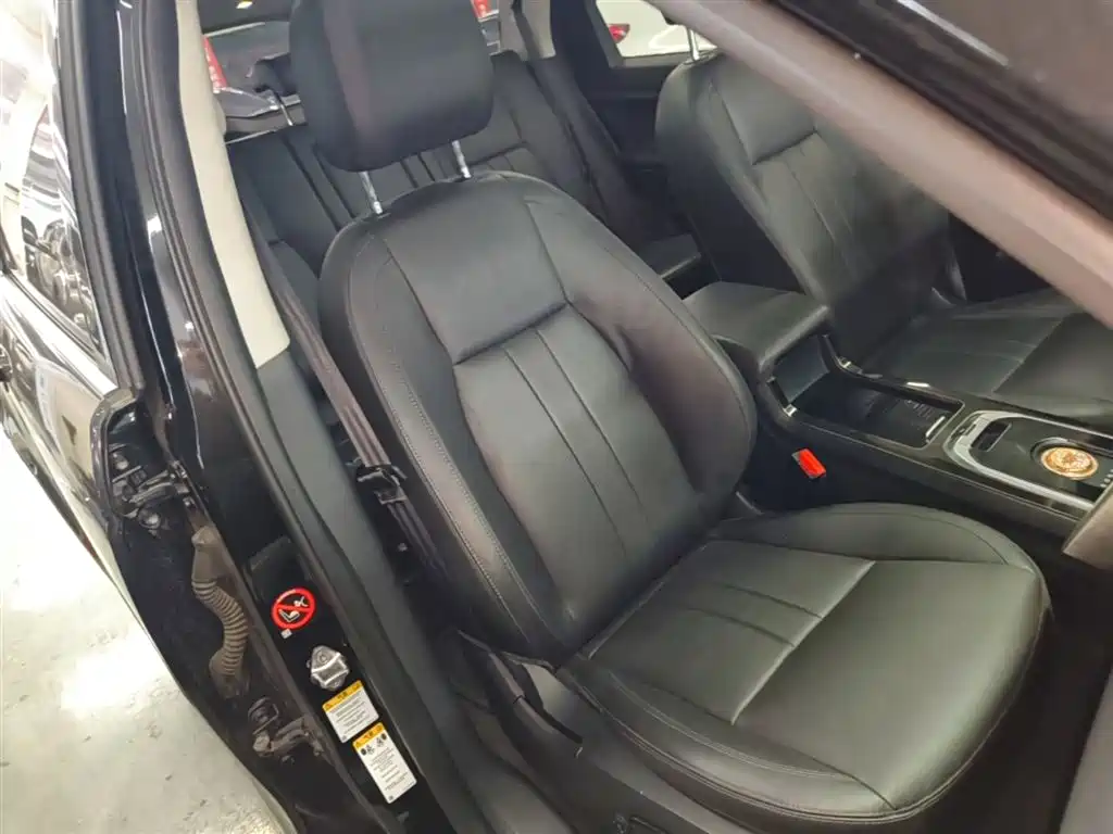 Land Rover Discovery Sport 2018 240PS HSE Edition фото 25