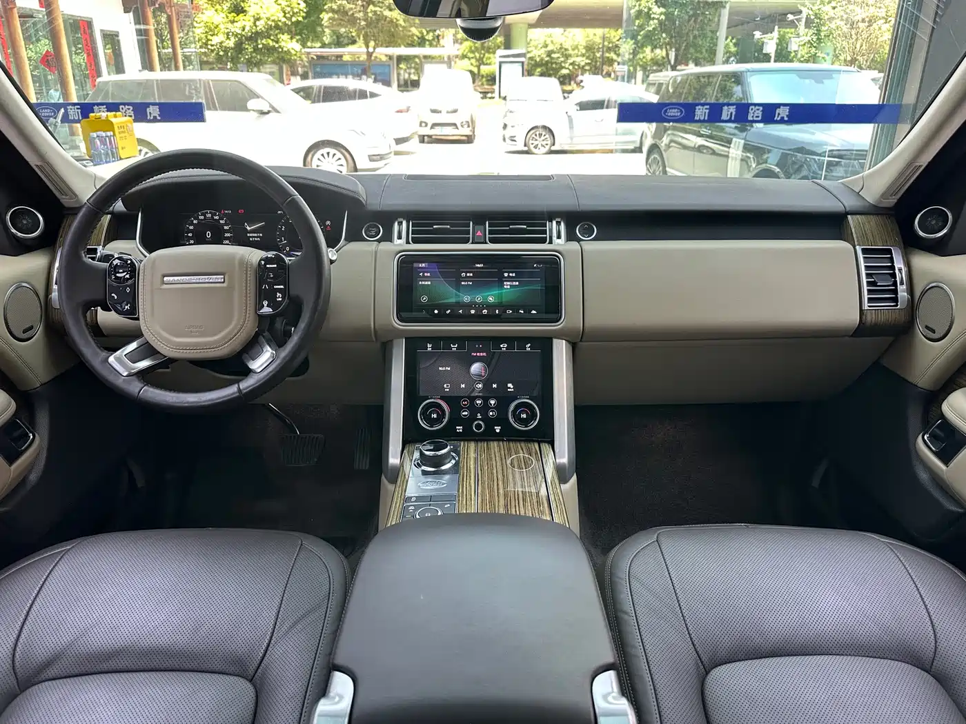 Land Rover Range Rover 2018 3.0 SC V6 Vogue Heritage Extended Edition фото 5