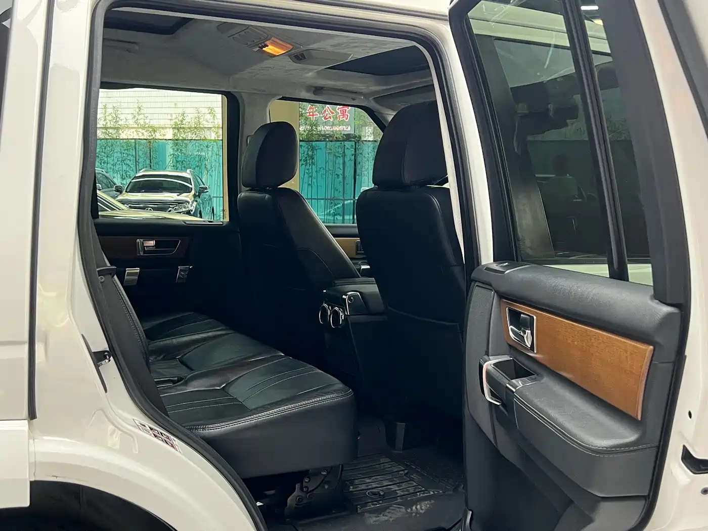 Land Rover Discovery 2012 5.0 V8 HSE фото 18