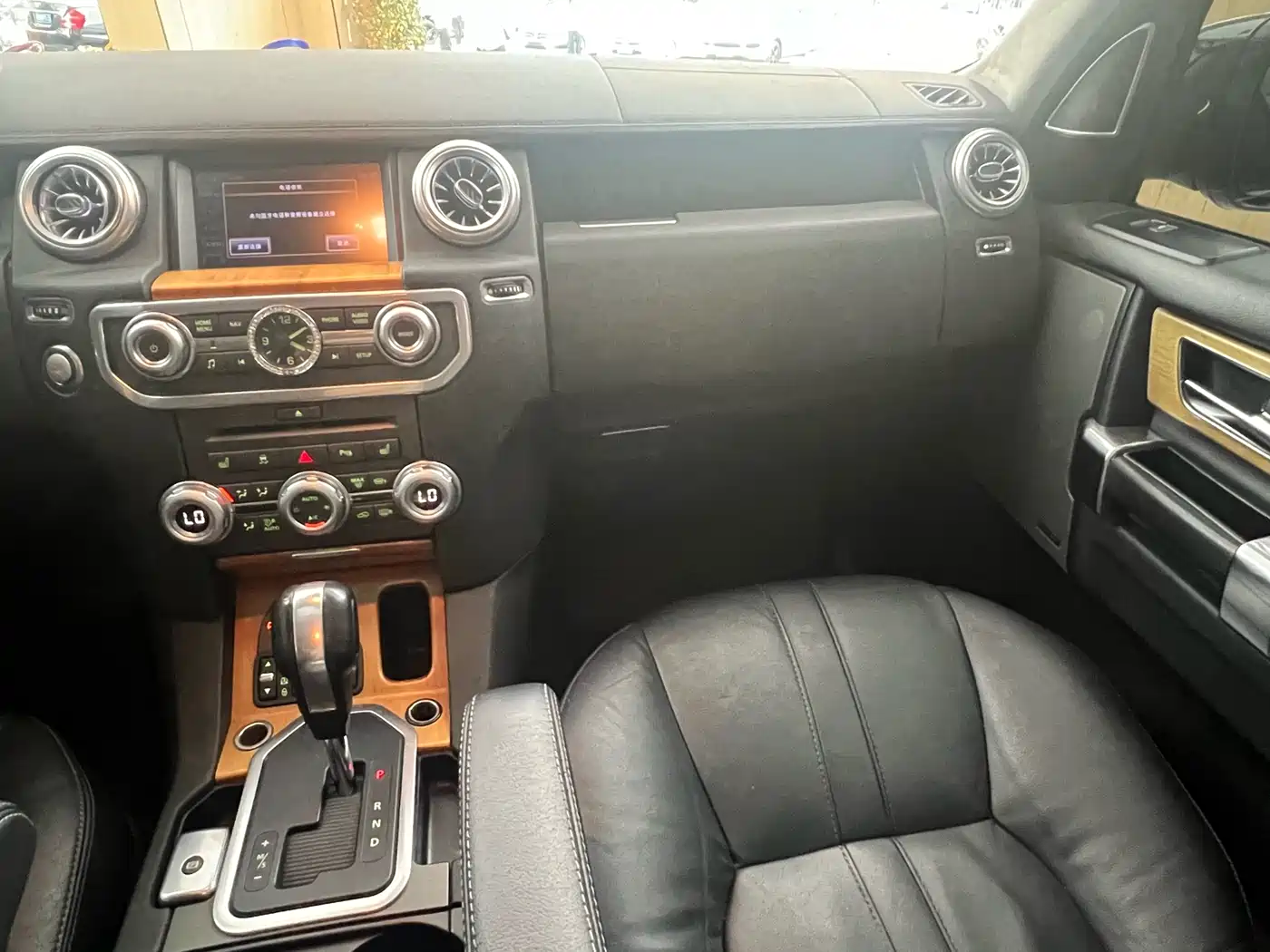 Land Rover Discovery 2012 5.0 V8 HSE фото 30