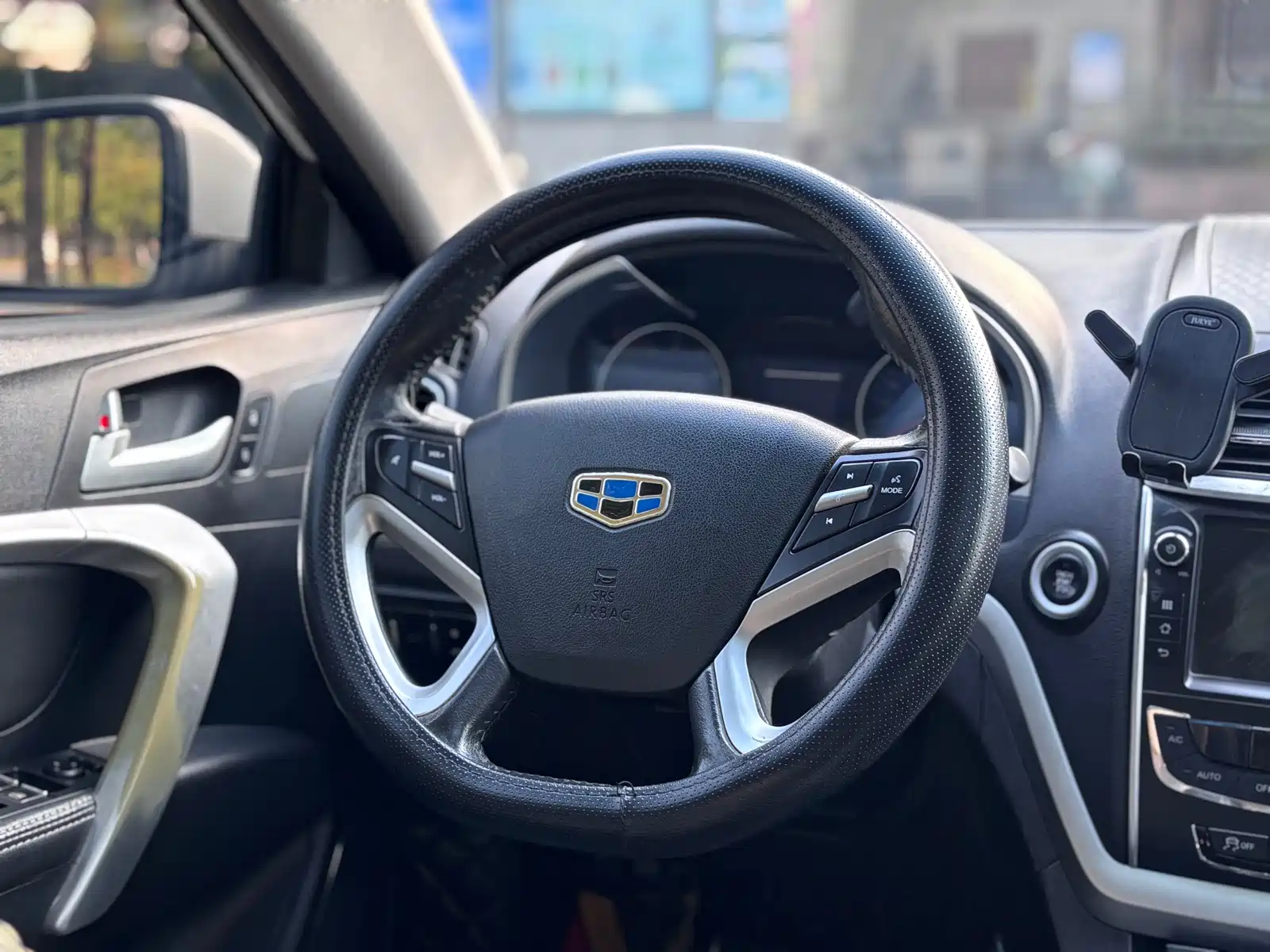 صورة 15 - Geely Emgrand