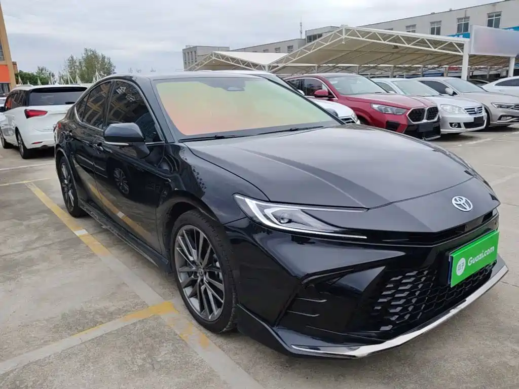 Фото 4 - Toyota Camry