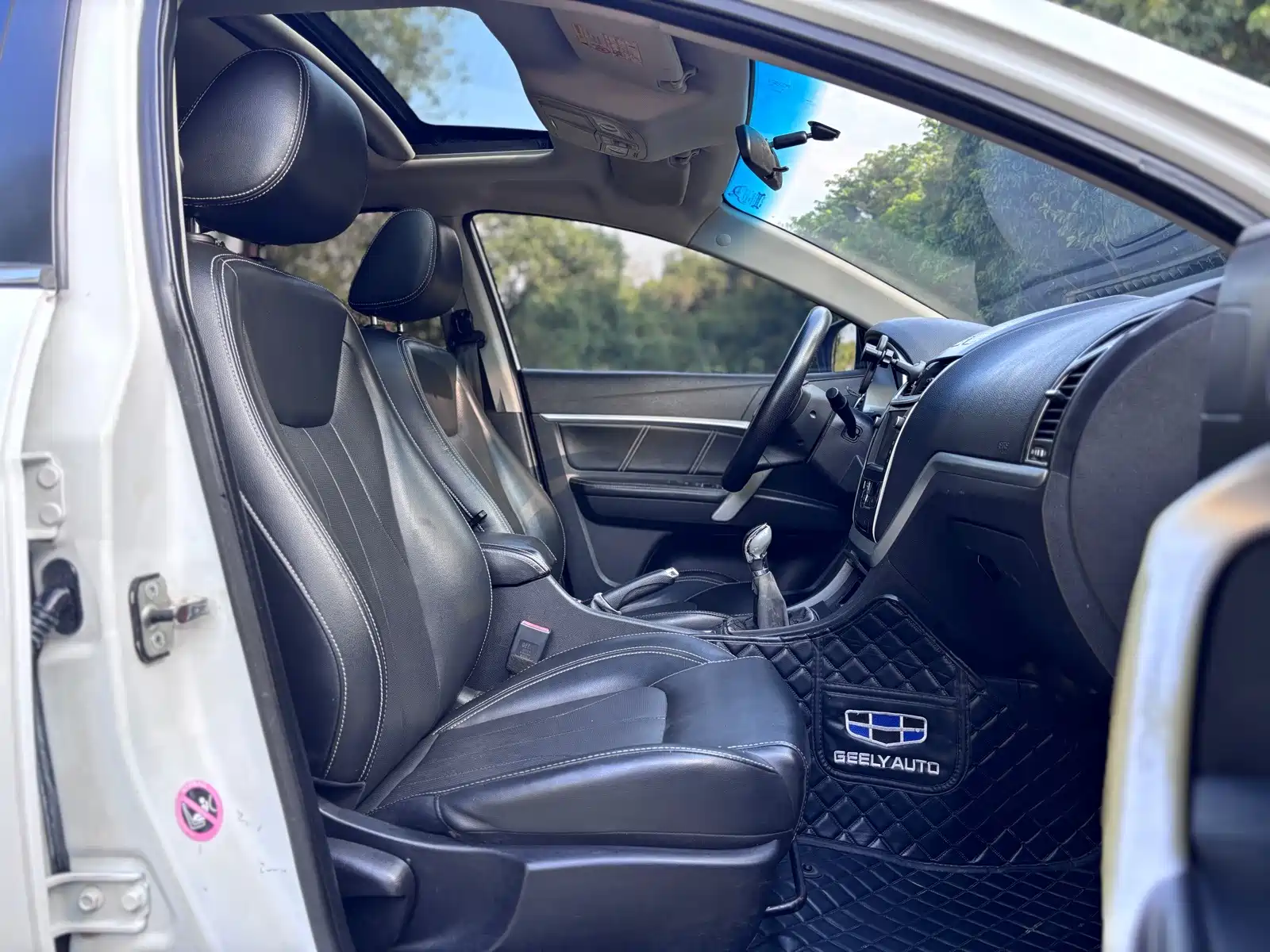 صورة 13 - Geely Emgrand