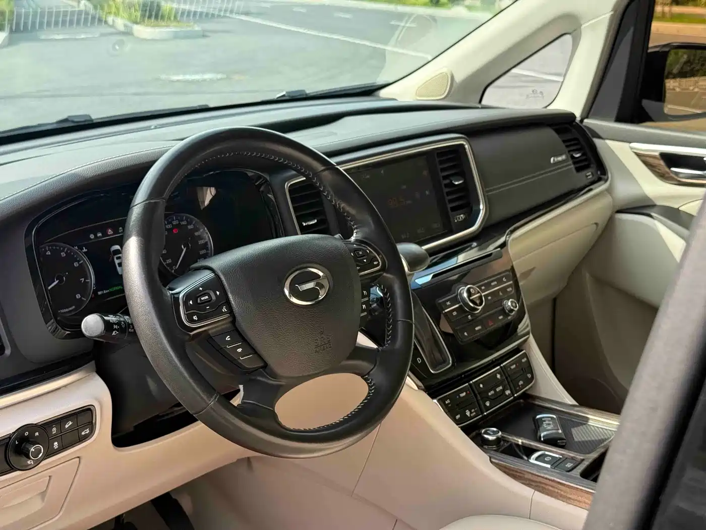 Photo 3 - GAC Trumpchi Trumpchi M8