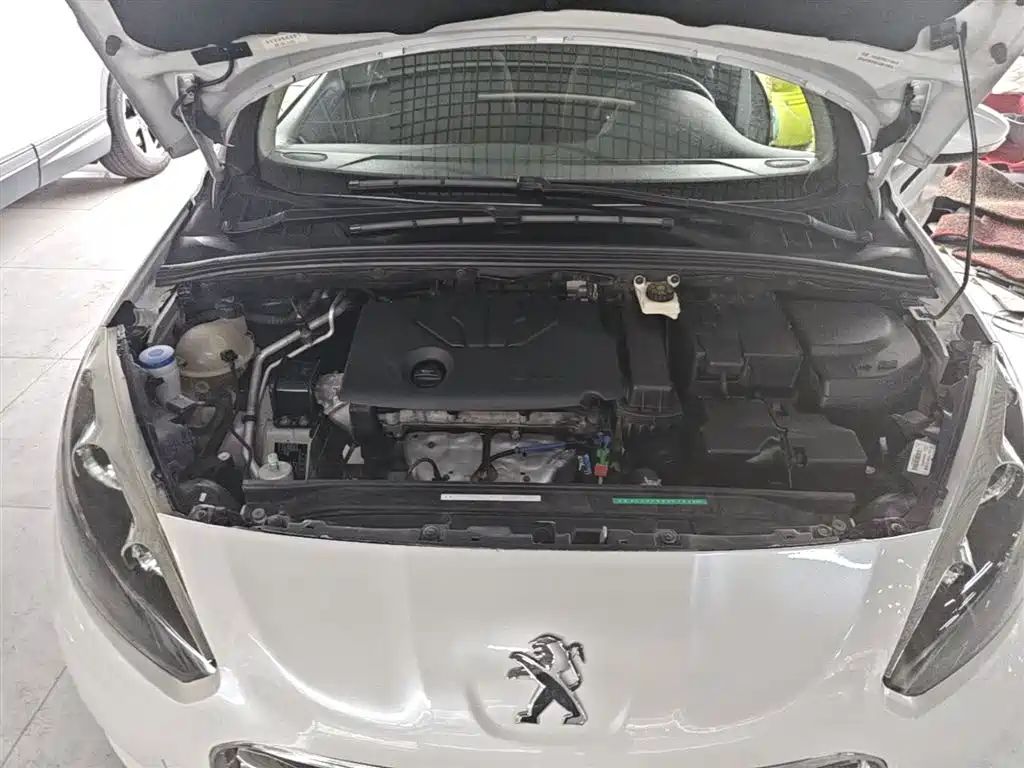 Peugeot 308 2014 Model Joy Edition Classic 1.6L Automatic Superior Style фото 20