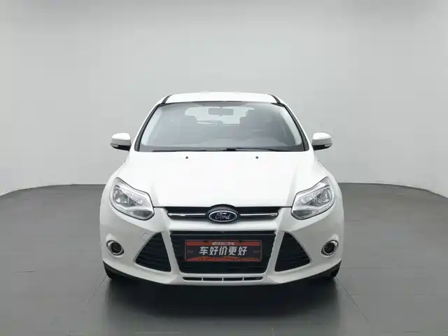 Ford Focus 2012 Hatchback 1.6L Automatic Comfort — фото 3