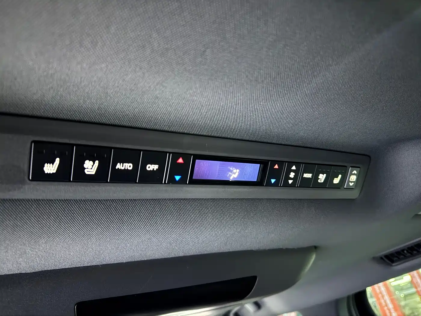 Toyota Granvia 2023 2.5L Hybrid Flagship VIP Edition фото 12