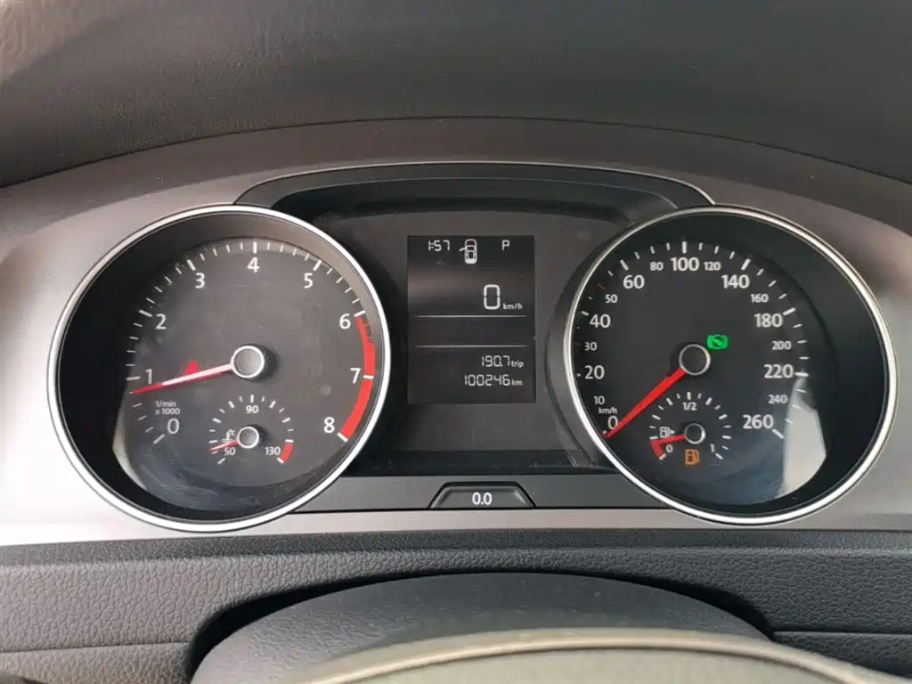 Volkswagen Golf 2014 1.6L Automatic Fashion Edition фото 12