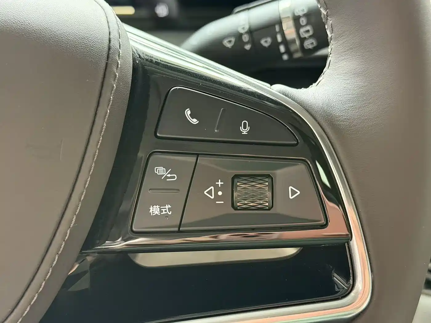 Denza D9 2024 DM-i 980 AWD Prestige фото 8