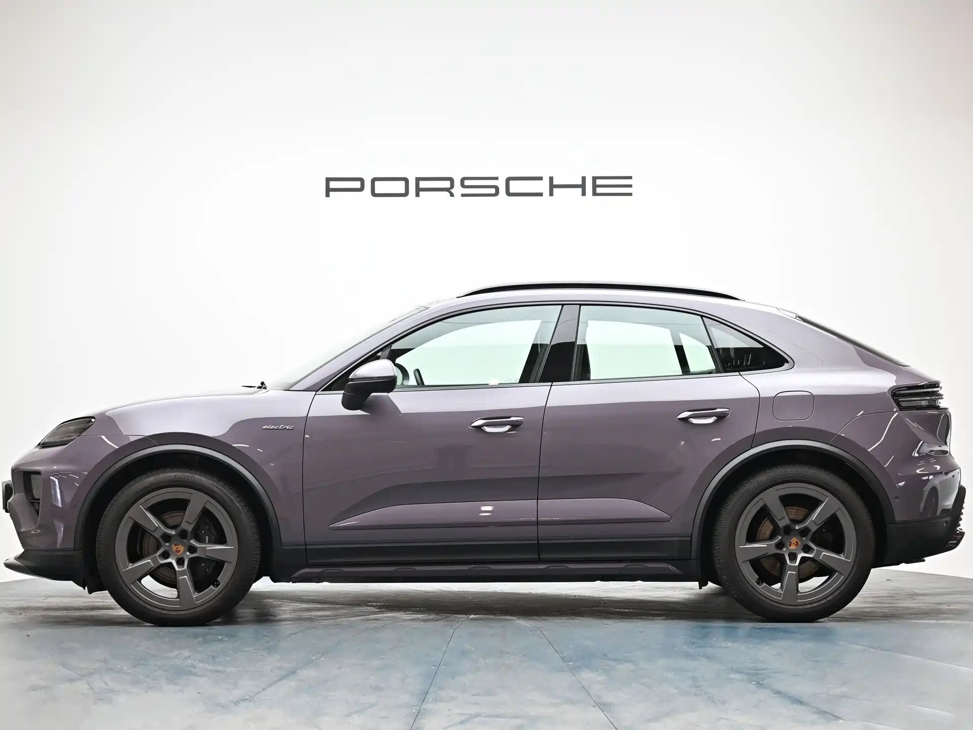 Фото 3 - Porsche Macan EV
