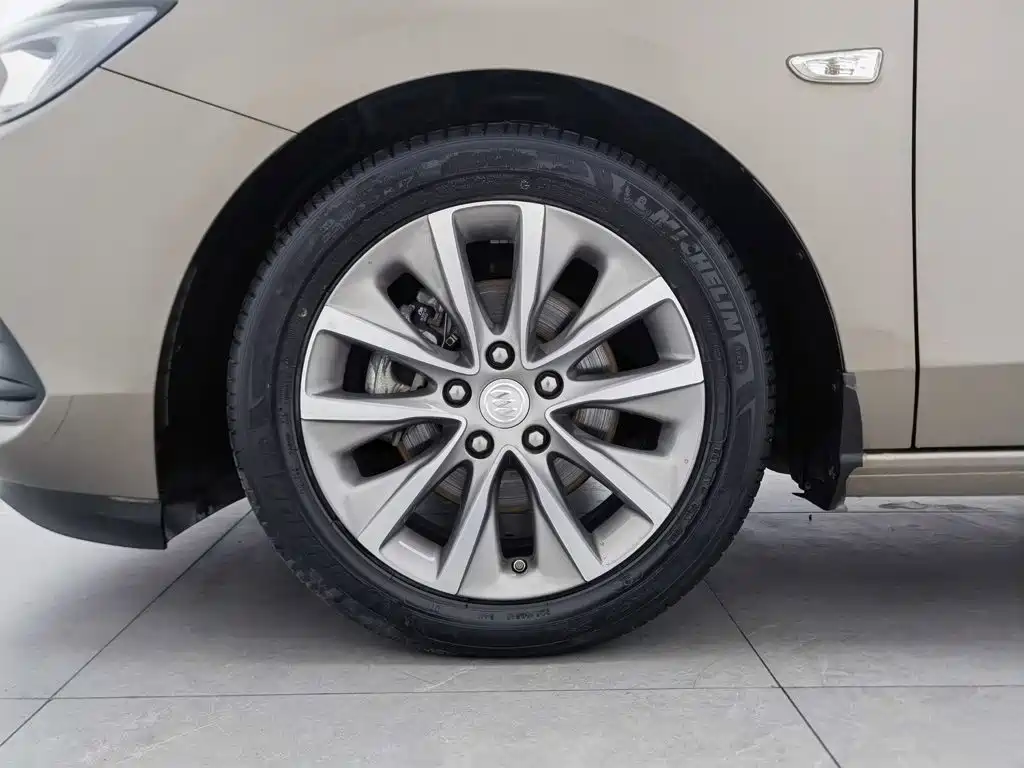 Фото 17 - Buick GL6